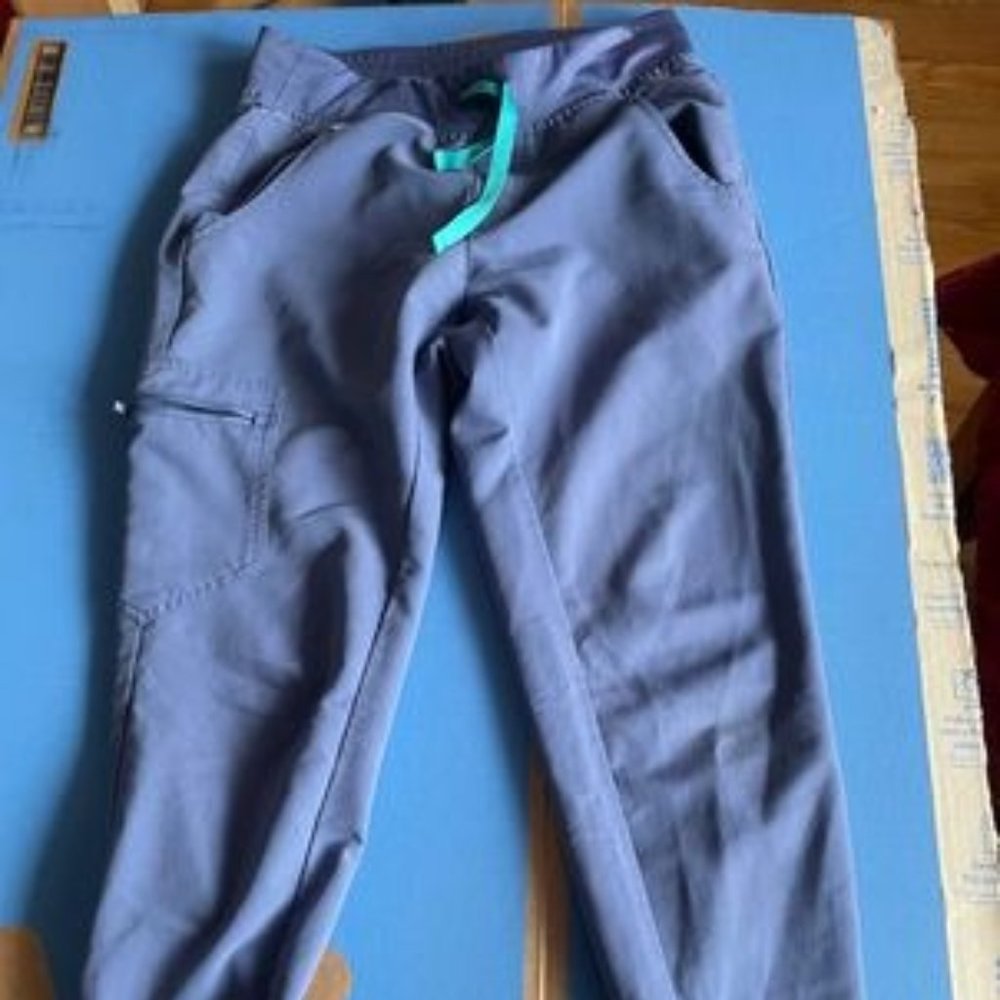 FIGS Big Sky blue Zamora jogger scrub pants XS Petite